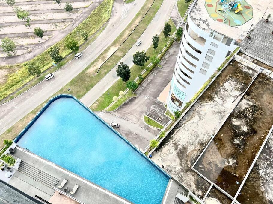 Апартаменти Walk To Legoland, D'Pristine Medini Нусаяя Екстер'єр фото