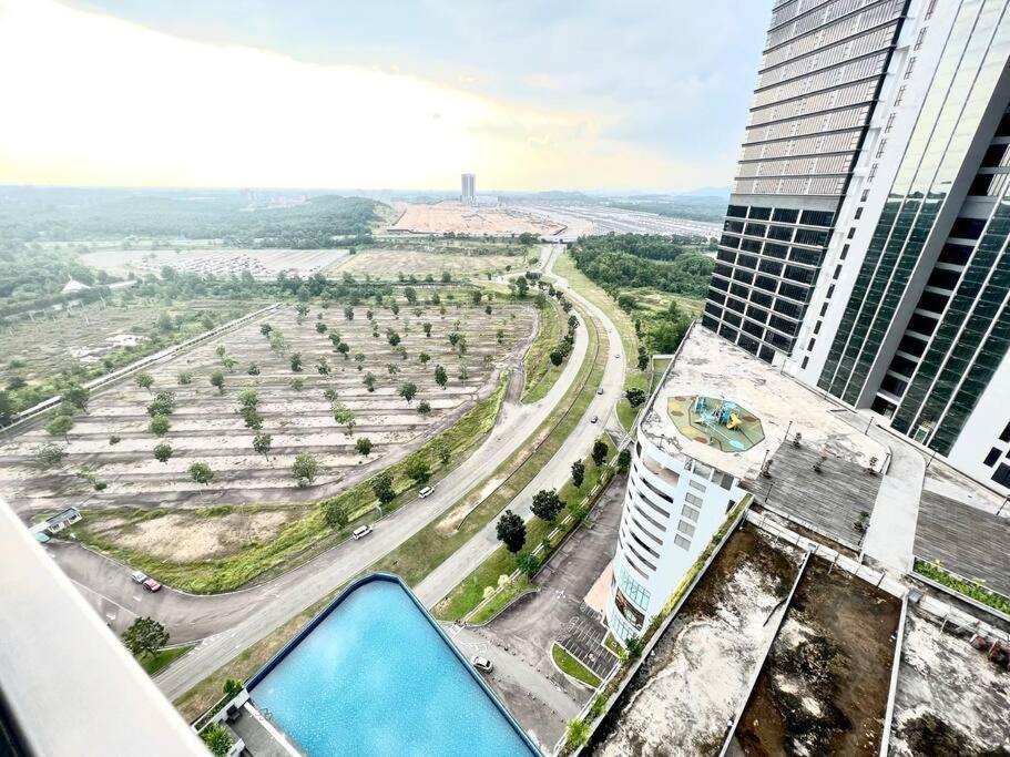 Апартаменти Walk To Legoland, D'Pristine Medini Нусаяя Екстер'єр фото