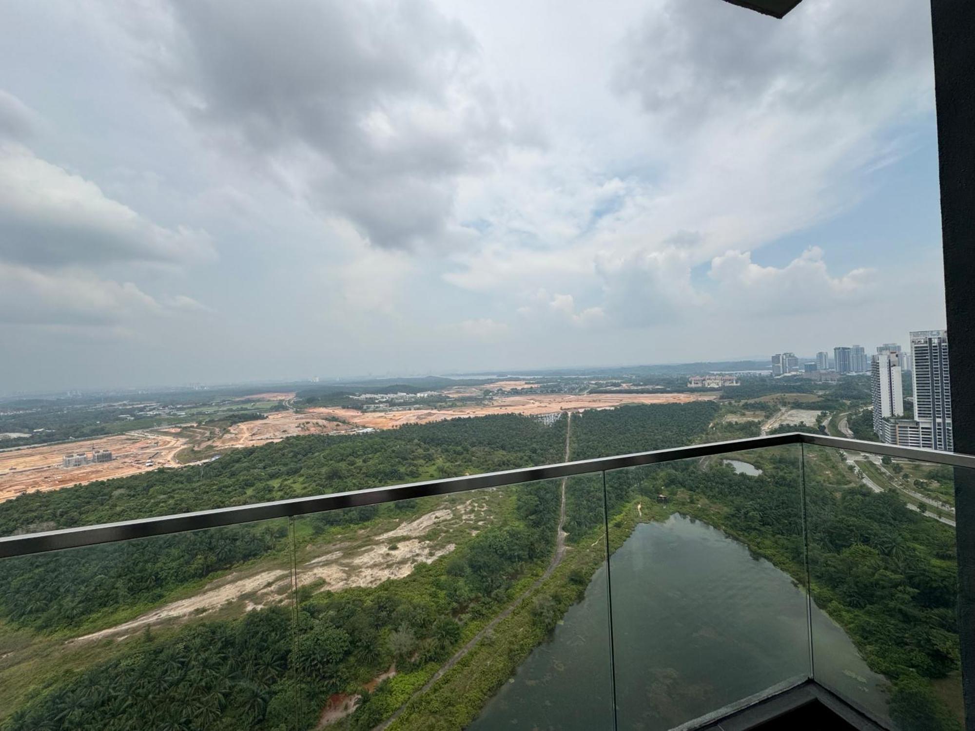 Апартаменти Walk To Legoland, D'Pristine Medini Нусаяя Екстер'єр фото